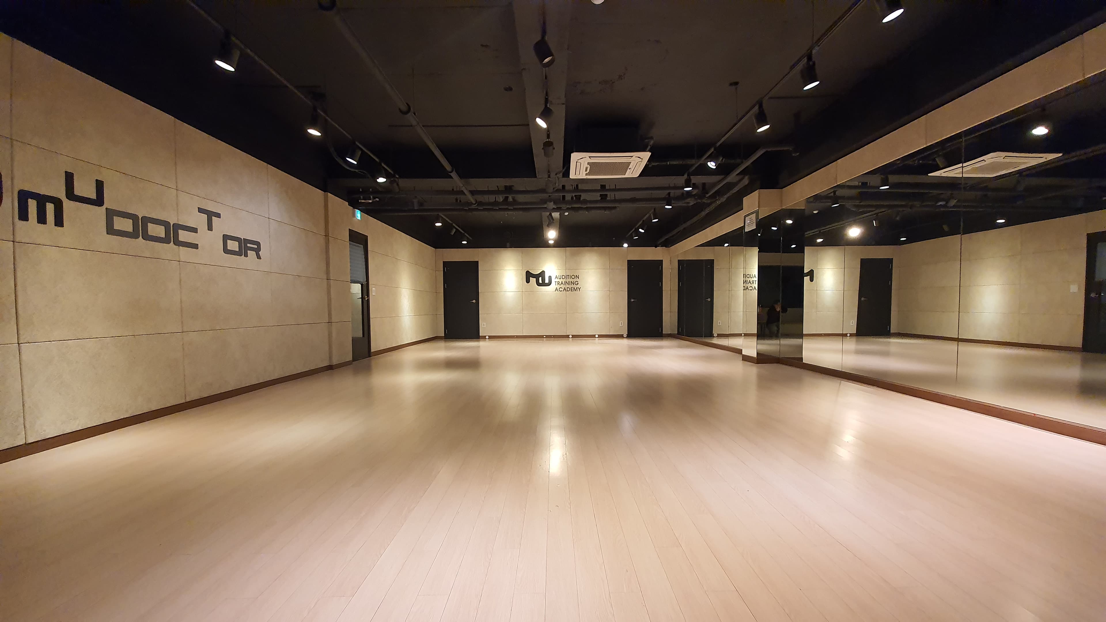 뮤닥터 강남점신관 사진 1