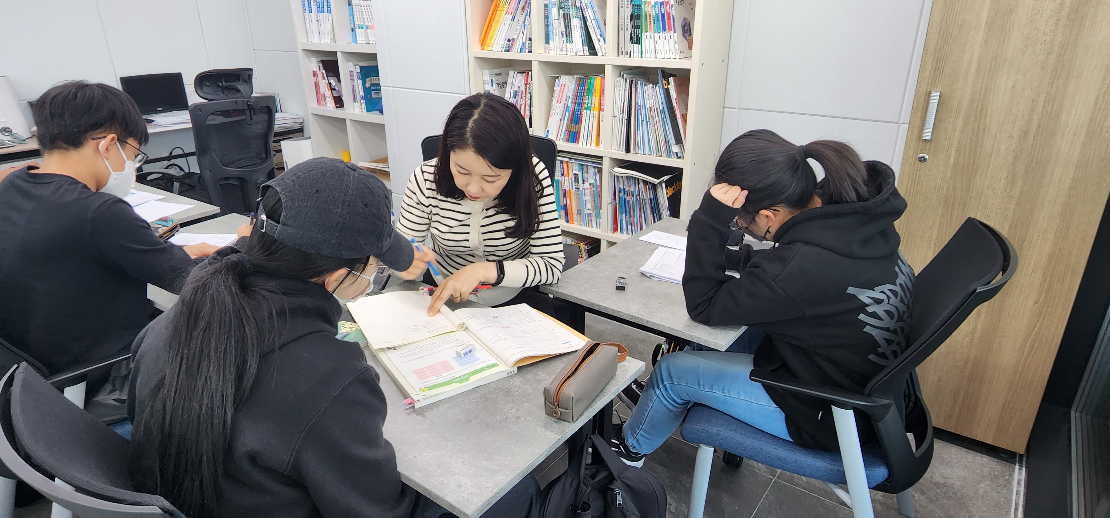 KM 수학학원 사진 6