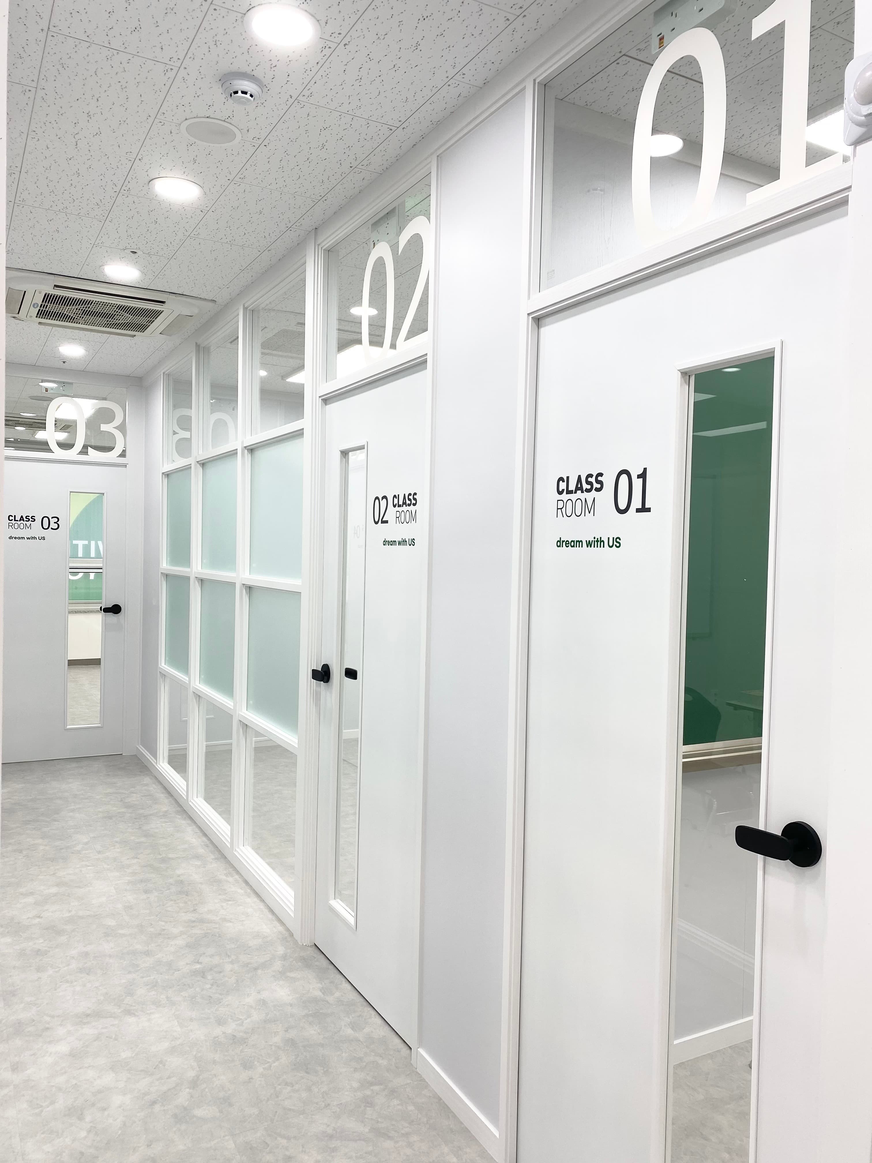 어스 영어학원 사진 4