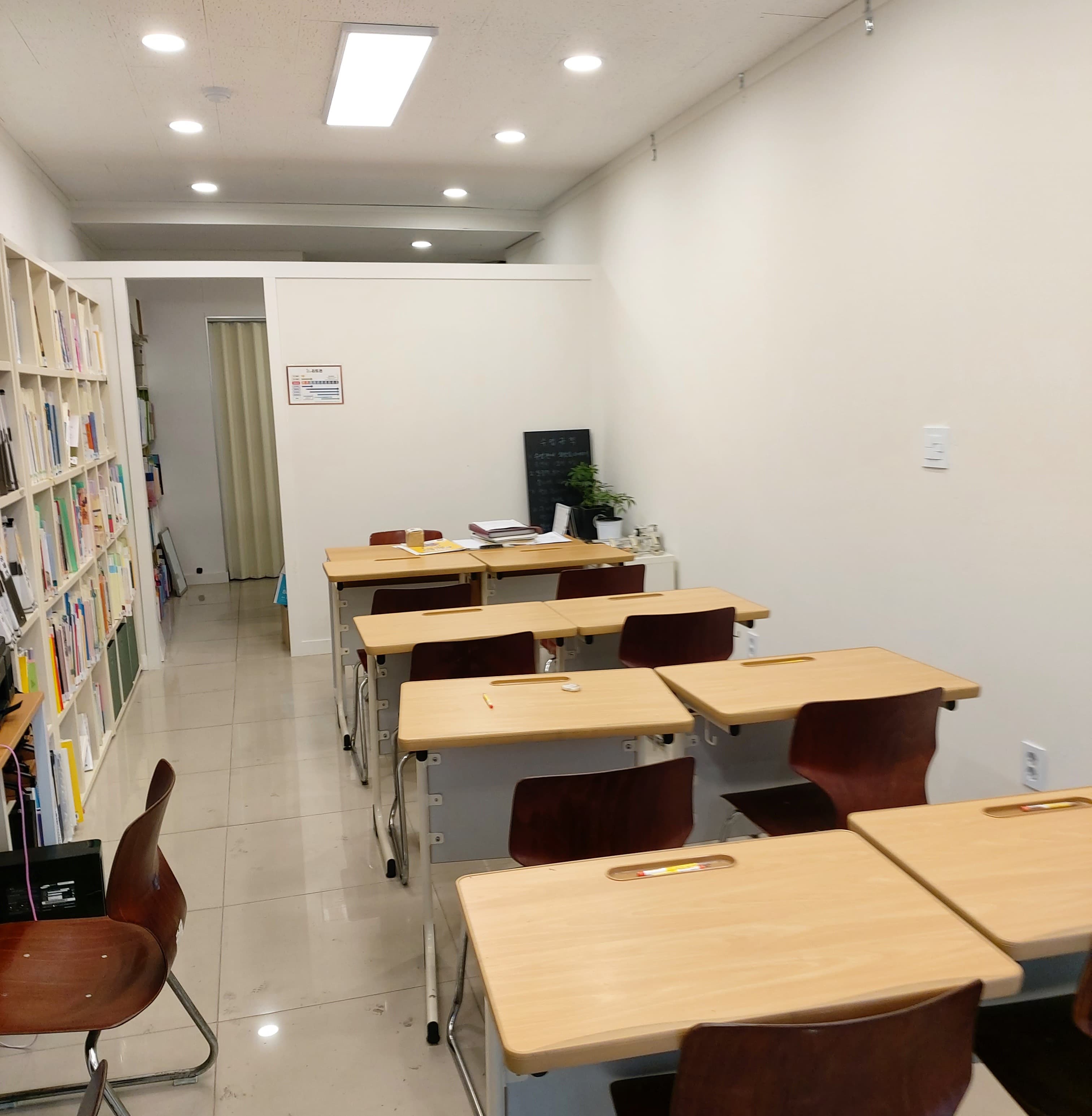 리드인 명일솔베뉴점 사진 1