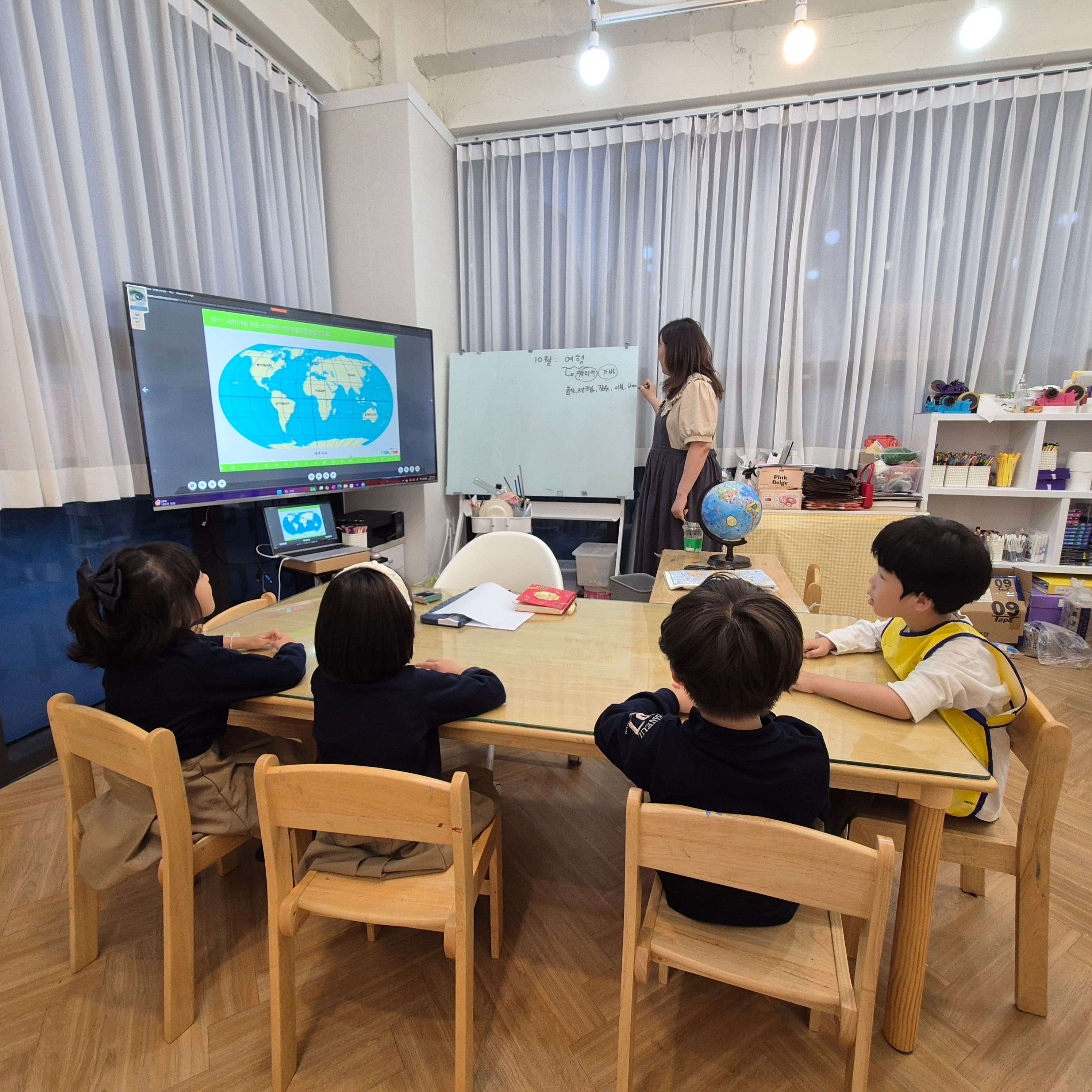 아트스타아트크루 미술학원 사진 1