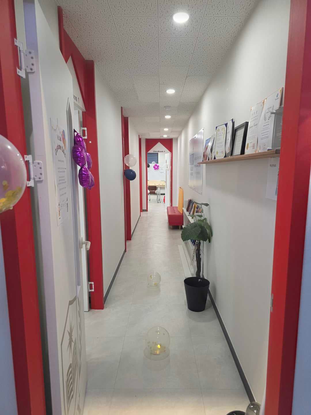룩스 영어학원 사진 6