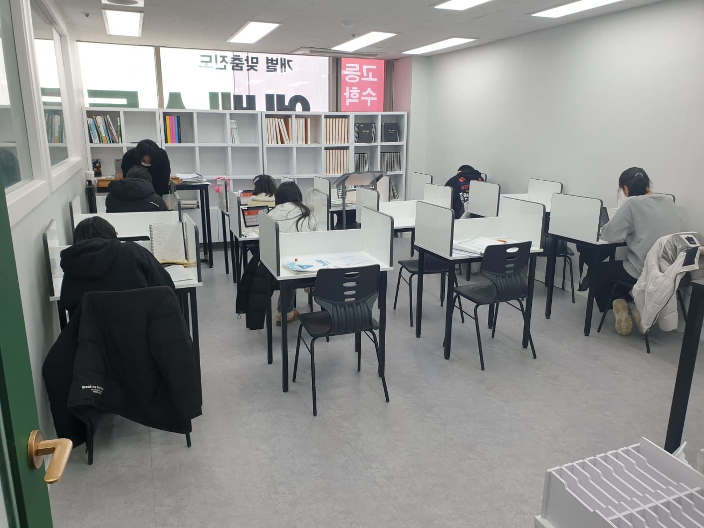 엠베스트SE 중앙캠퍼스학원 동백중앙 사진 6