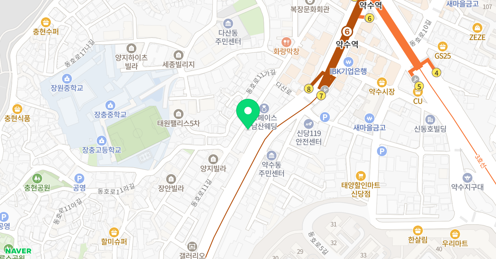 그녀의 피아노 위치
